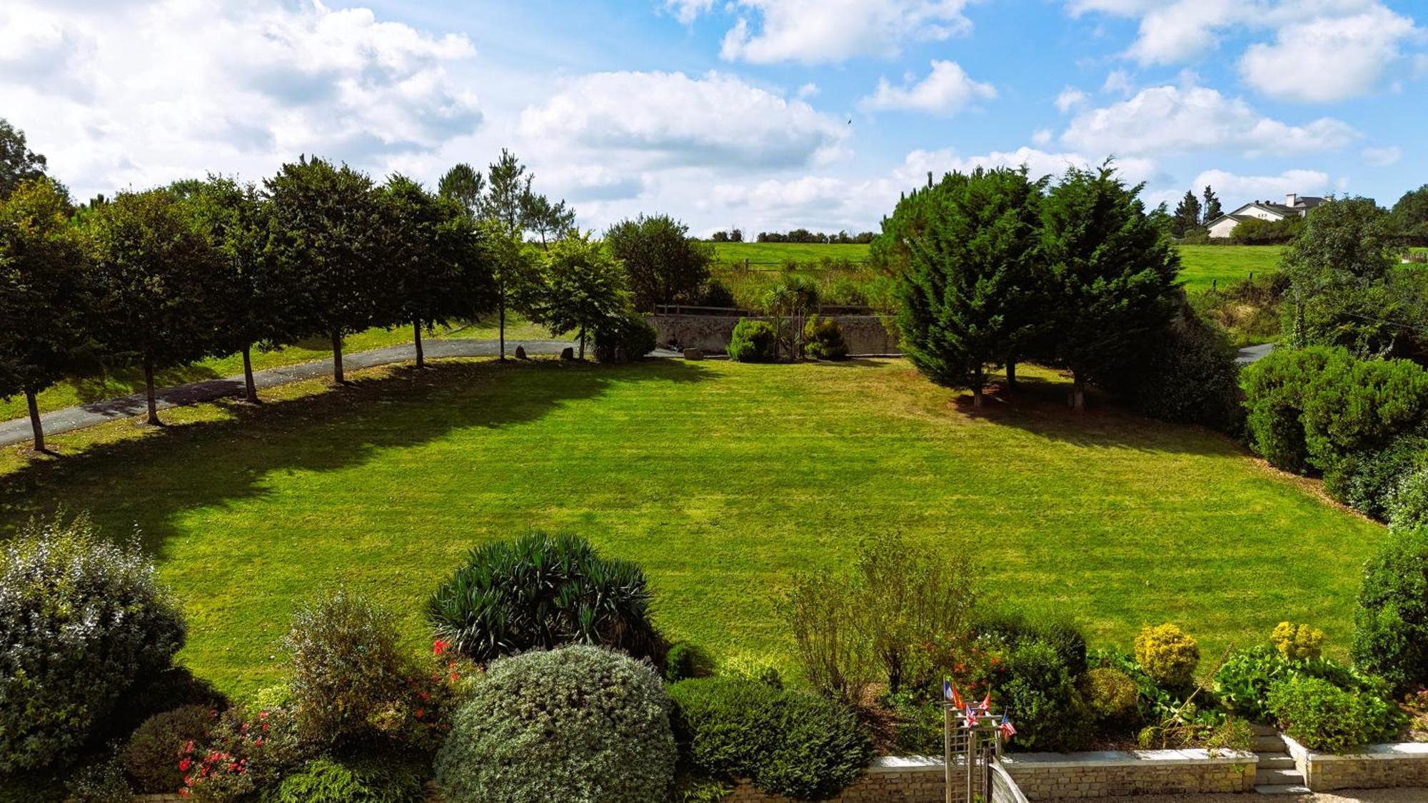 Le Domaine Des Roseraies Monfréville Esterno foto